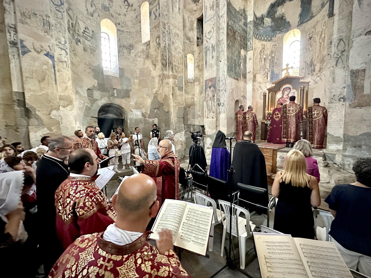 O gün Akhtamar dört dilliydi